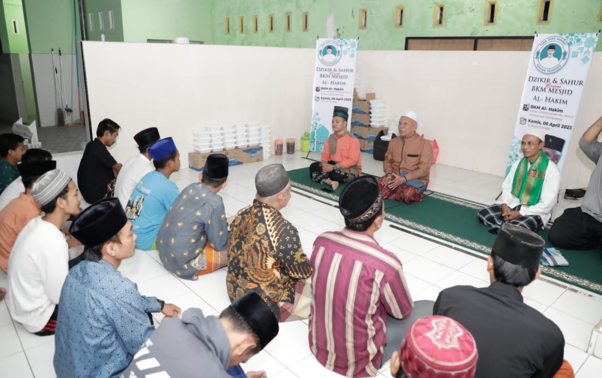 Tuan Guru Sahabat Ganjar Sumut Sahur Bersama Warga Desa Kolam