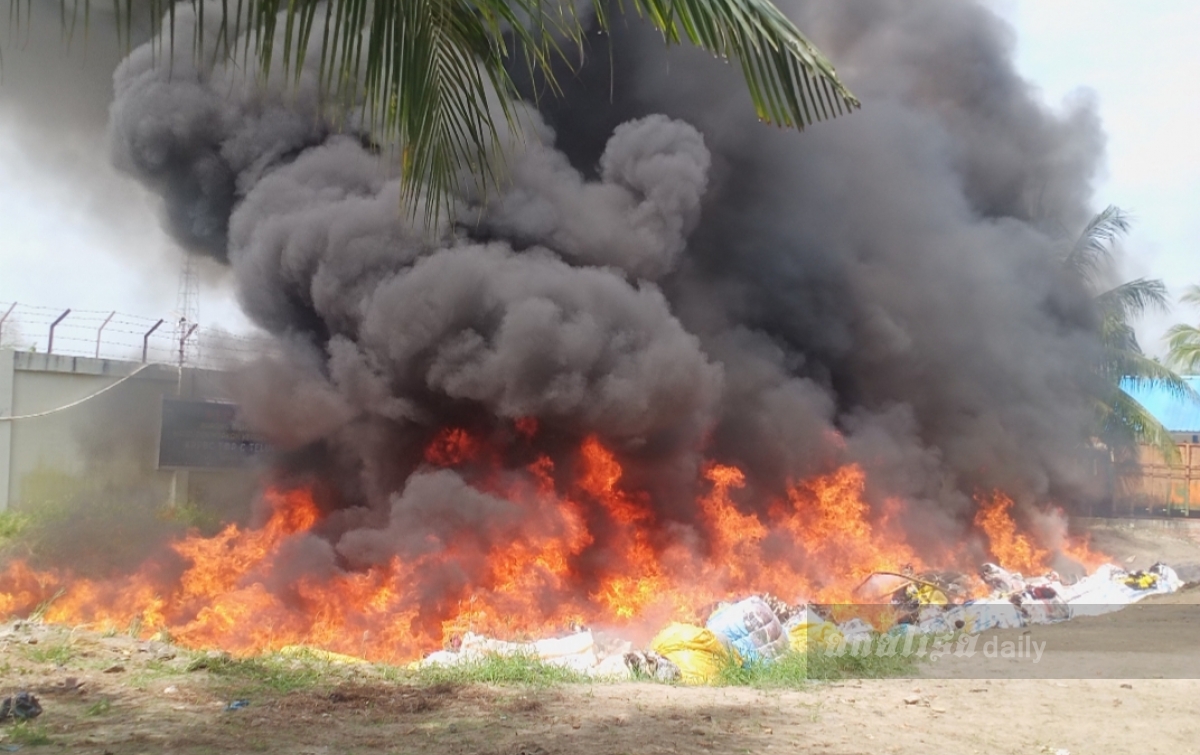 Sebanyak 1.027 Ballepress Pakaian Bekas Dimusnahkan