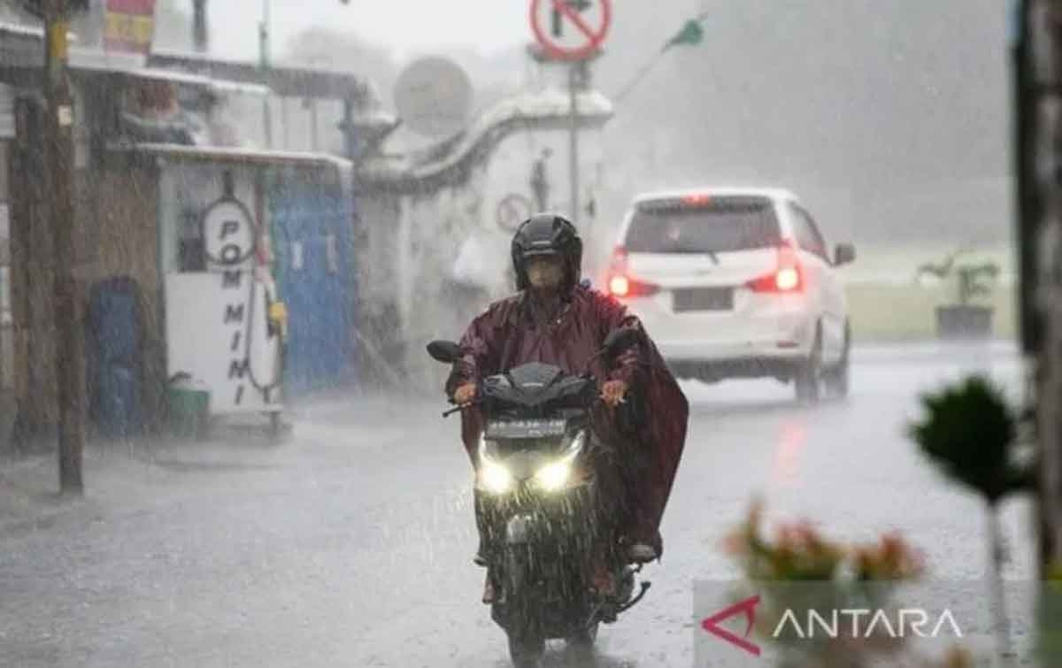 Hujan Lebat Disertai Angin Kencang Berpotensi Terjadi