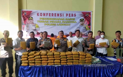 Polres Langkat Gelar Paparan Tangkapan 105 Bal Ganja dan Tersangka Pembunuhan