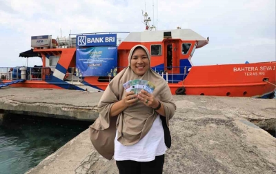 Gunakan Teras Kapal di Momen Ramadan, BRI Layani Penukaran Uang di Kepulauan Seribu