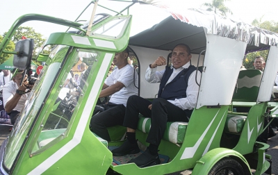 Edy Rahmayadi Datang ke Pembukaan Musrenbang Sumut Naik Becak Motor