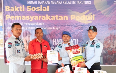 Serahkan Bantuan Sembako kepada Sejumlah Masyarakat