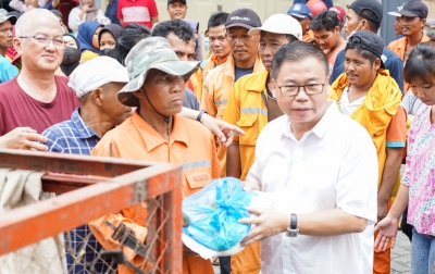 Aksi Sosial Jelang Lebaran, Sofyan Tan Beri Bantuan ke 800 Petugas Kebersihan di Medan