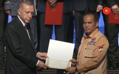 Erdogan Anugerahi Personel Indonesia Medali dan Penghargaan