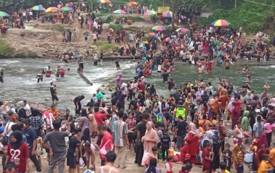 Polisi Bersiaga di Objek Wisata Pemandian Alam Desa Bartong