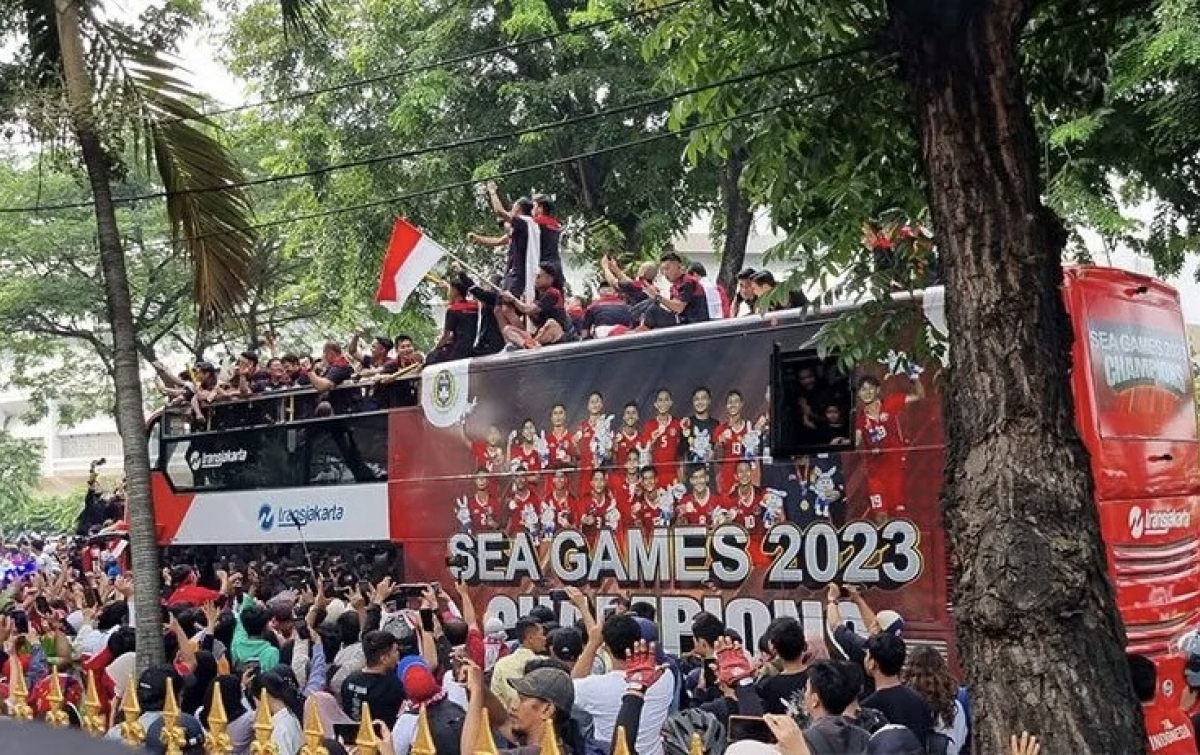 Timnas Indonesia U-22 Diajak Keliling Sudirman hingga Bundaran HI