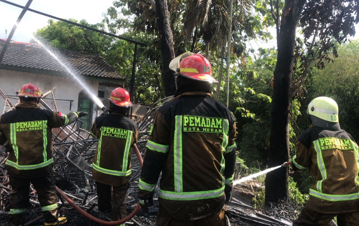 Gudang Peralatan Terbakar di Medan Johor, Tidak Ada Korban Jiwa
