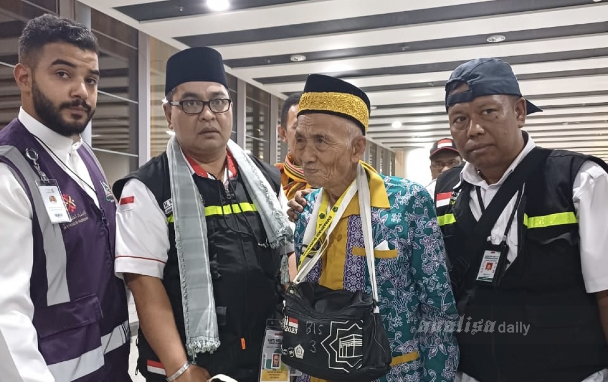 Mbah Harun, Jemaah Haji Tertua Indonesia 2023 Tiba di Madinah