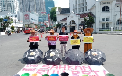 Peringati May Day, Pekerja Rumah Tangga Aksi Bawa Baskom dan Serbet