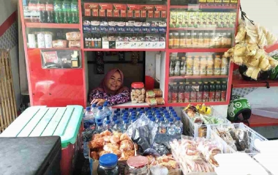 Berkat Holding Ultra Mikro, Wanita Ini Bisa Sekolahkan 12 Anak