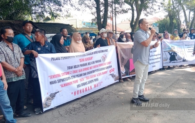 Sidang Pembunuhan Anggota DPRD Langkat, Ratusan Warga Besilam Unjuk Rasa