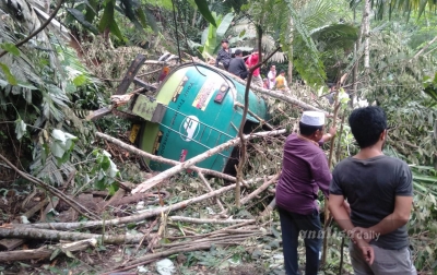Truk Pengangkut CPO Terperosok ke Jurang di Tapsel, Sopir Tewas