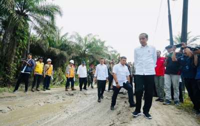 Jokowi Cek Jalan Rusak di Labuhanbatu Utara, Segera Diperbaiki Juli 2023