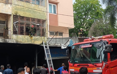 Rumah Makan di Jalan Kapten Jumhana Terbakar