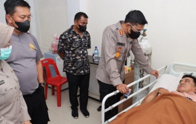 Kapolres Tebingtinggi Besuk Personel yang Jalani Rawat Inap