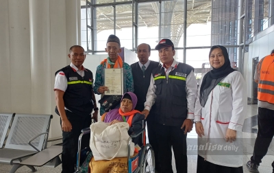 Paspor Ketinggalan, Jemaah Haji Surabaya Tertahan 2 Jam di Bandara Madinah