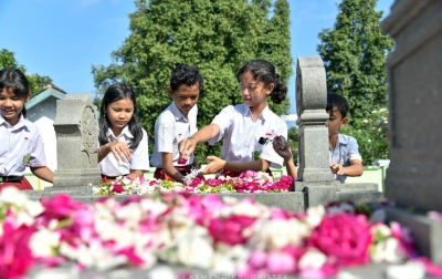 Mengingat Nilai Luhur Ki Hadjar Dewantara Melalui Ziarah ke Taman Makam Wijaya Brata