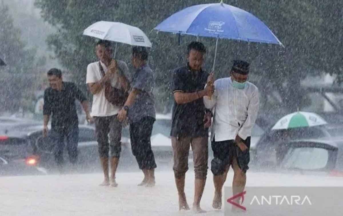 Sejumlah Provinsi Mengalami Hujan Lebat Disertai Petir