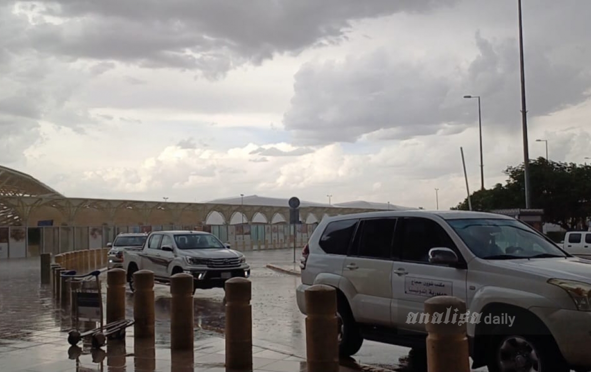 Guyuran Hujan Sejukkan Kota Nabawi
