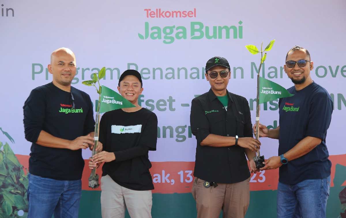 Inisiatif Telkomsel Jaga Bumi Tanam 15.060 Pohon di Kawasan Hutan Mangrove Indonesia