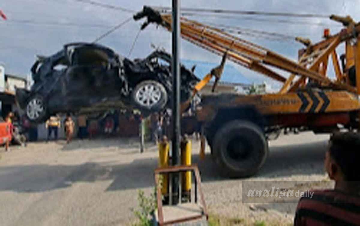 Minibus Tertabrak Kereta Api, Tidak Ada Korban Jiwa