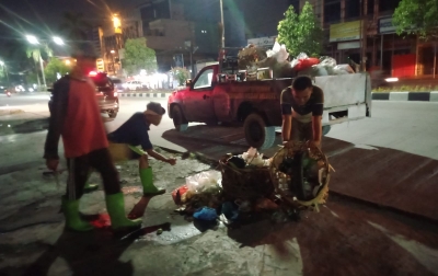 Tingkatkan Kebersihan Lingkungan, Perangkat Kecamatan Medan Helvetia Sisir Sampah