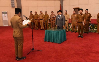 Dolly Pasaribu Lantik Pejabat Eselon dan Kepala Sekolah