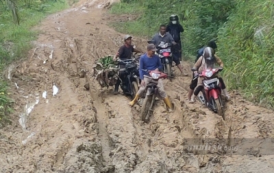 Puluhan Tahun Tak Ada Perhatian, Masyarakat Harapkan Perbaikan Jalan