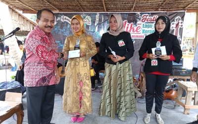 Dwi Ajeng Juara 1 Festival Keroncong LIKE di Pasar Kamu