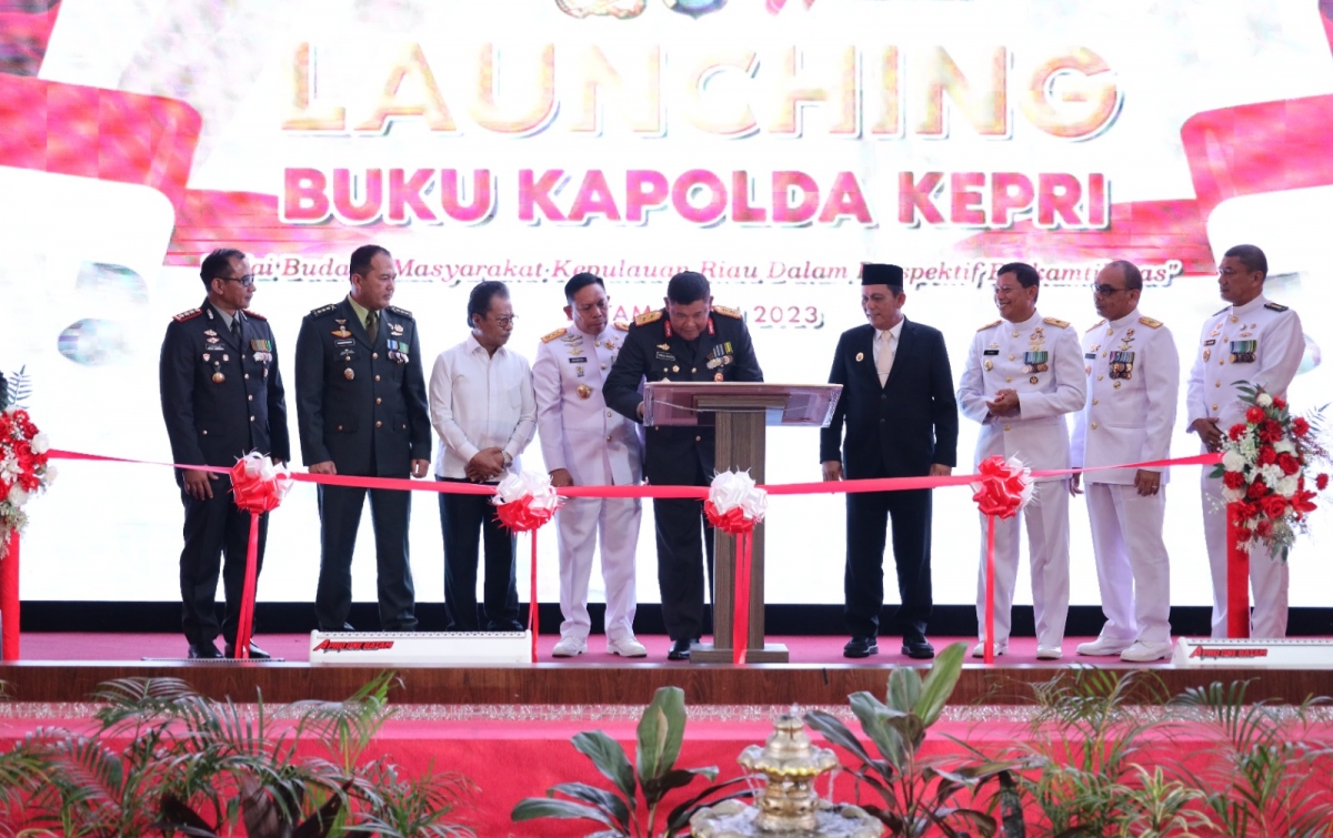 Kapolda Kepri Luncurkan Buku ‘Nilai Budaya Masyarakat Kepulauan Riau dalam Perspektif Binkamtibmas’