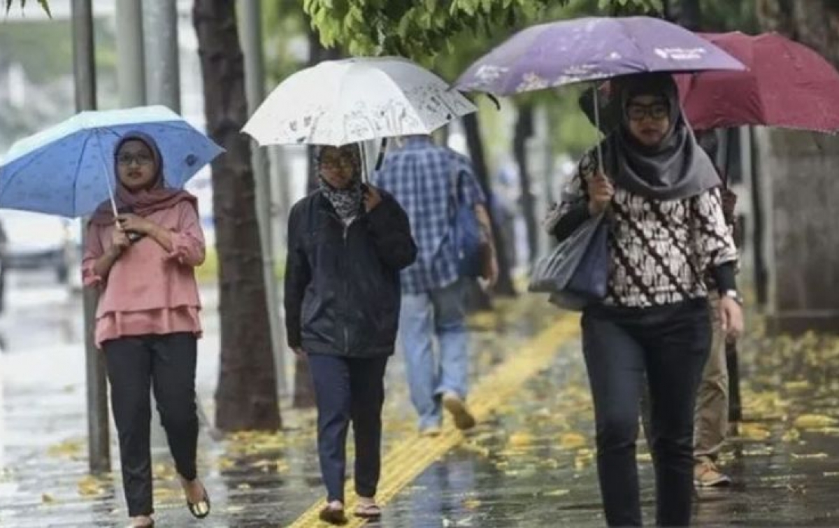 Hujan Diprakirakan Guyur Kota Besar di Indonesia