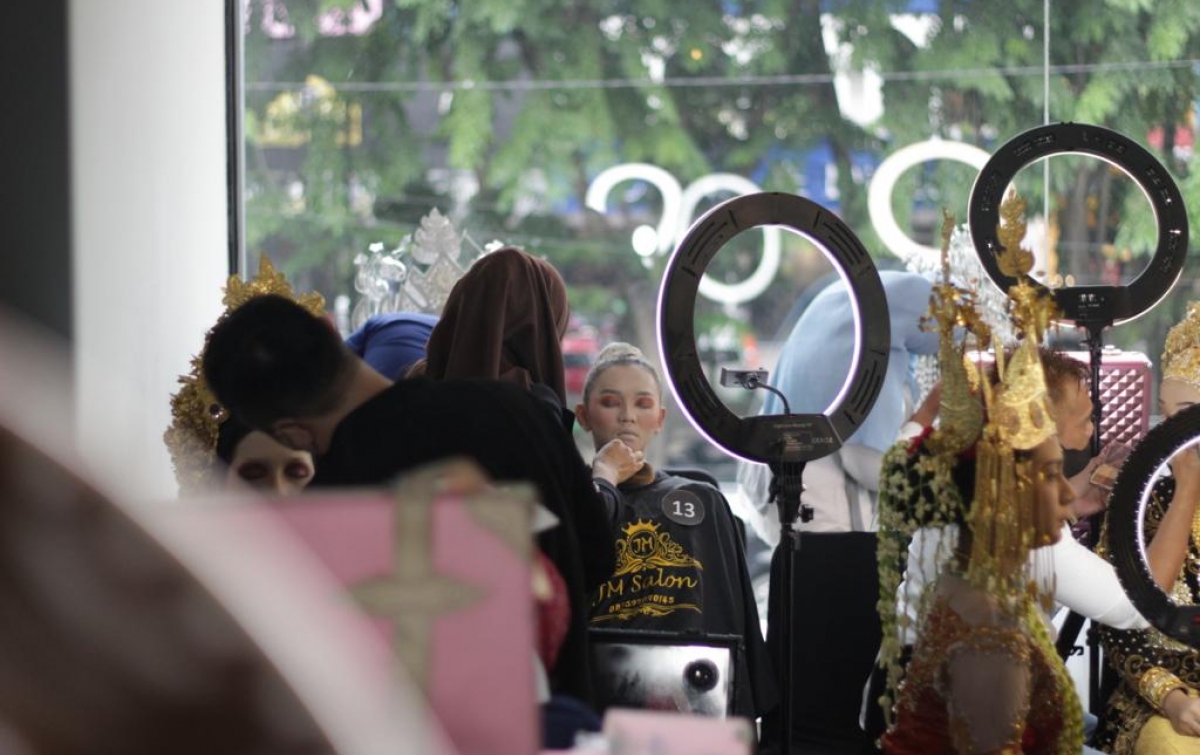 Peserta Antusias Ikuti Make Up Competition “Wedding Nusantara” di Saga Creative Hub