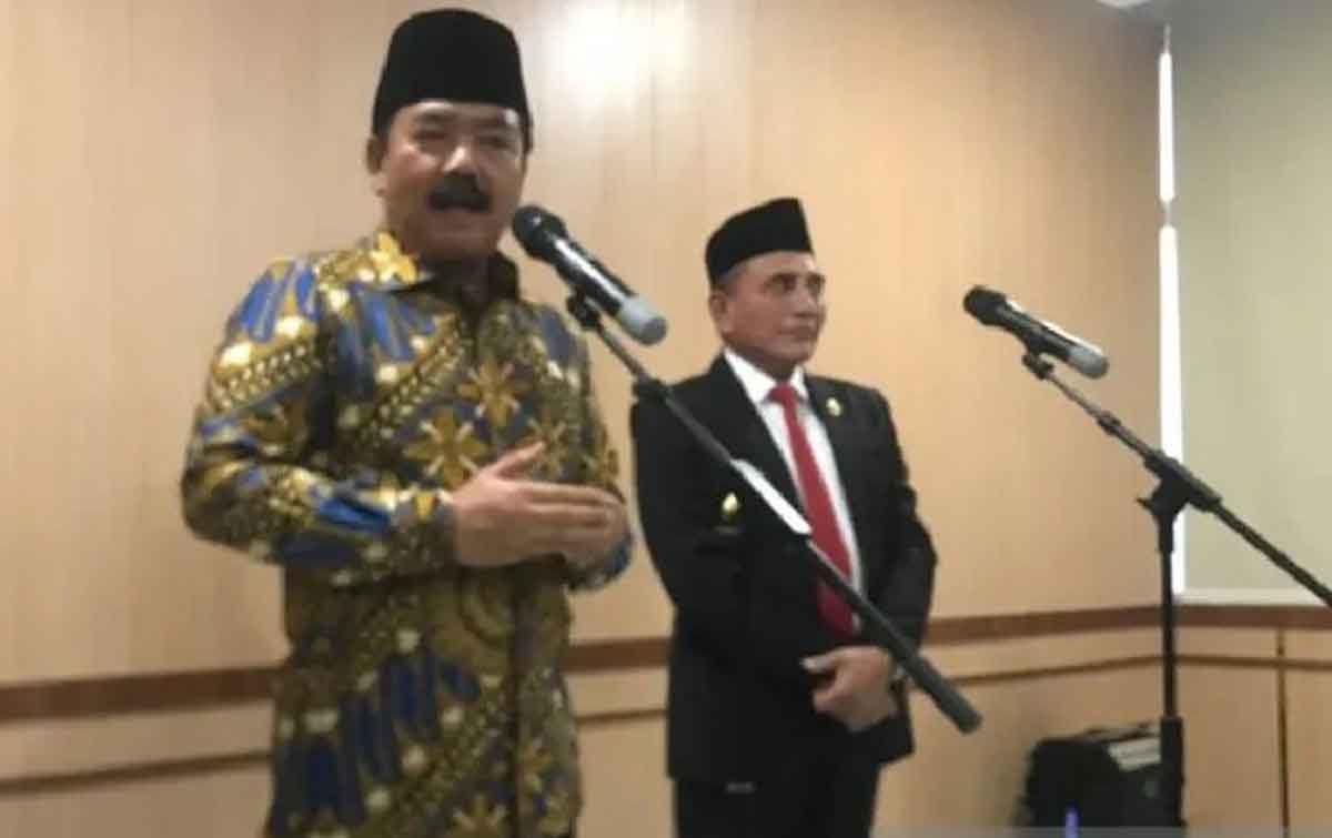 Hadi Tjahjanto Serahkan 1.117 Sertifikat Bidang Aset di Sumatera Utara