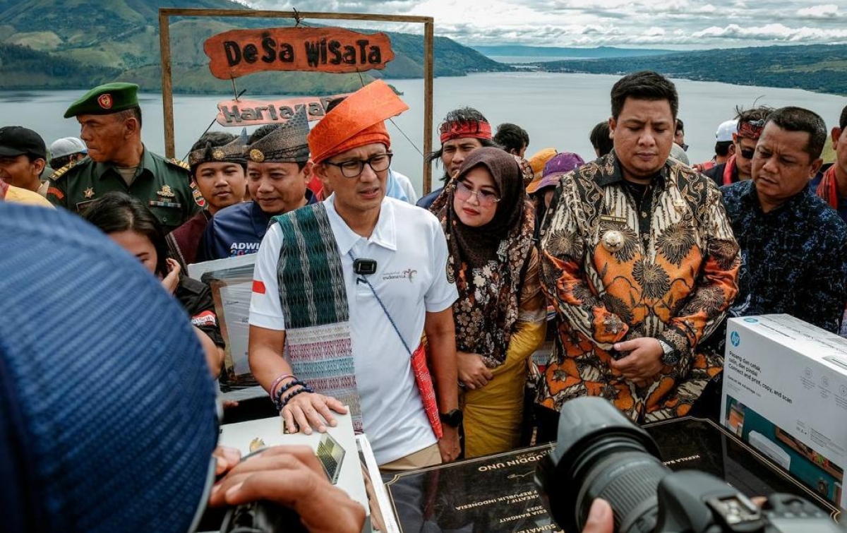 Sandiaga Uno Apresiasi Keindahan Desa Wisata Hariara Pohan Samosir