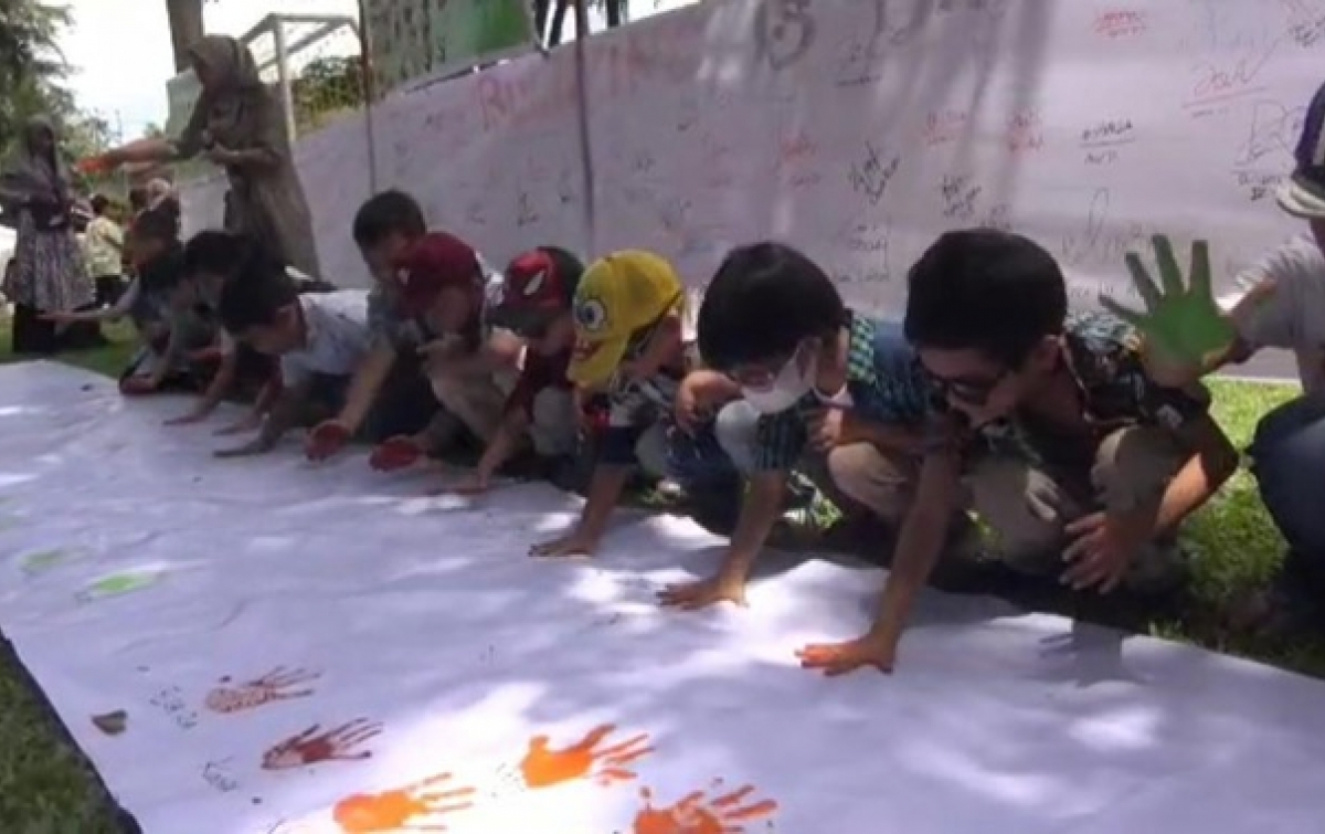 Stop Bullying! Siswa-Siswi SD Islam Terpadu Siti Hajar Medan Aksi Cap Tangan