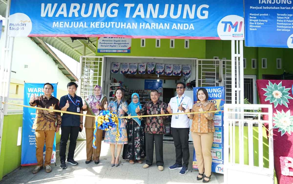 Berdayakan Nasabah Pensiunan, Bank Mandiri Taspen Resmikan Warung Mantap Pak Tanjung