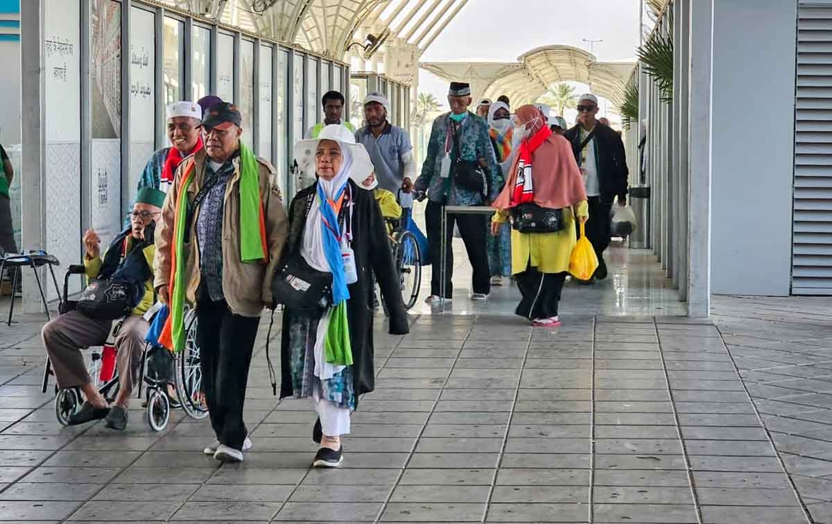 Sampai Bandara Madinah, PPIH Minta Jemaah Haji Simpan Paspor agar Tidak Hilang
