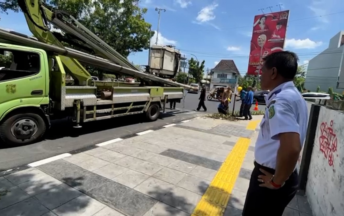 Dishub Medan Pasang Lampu Penerangan Jalan Umum di Sejumlah Titik Kota Medan