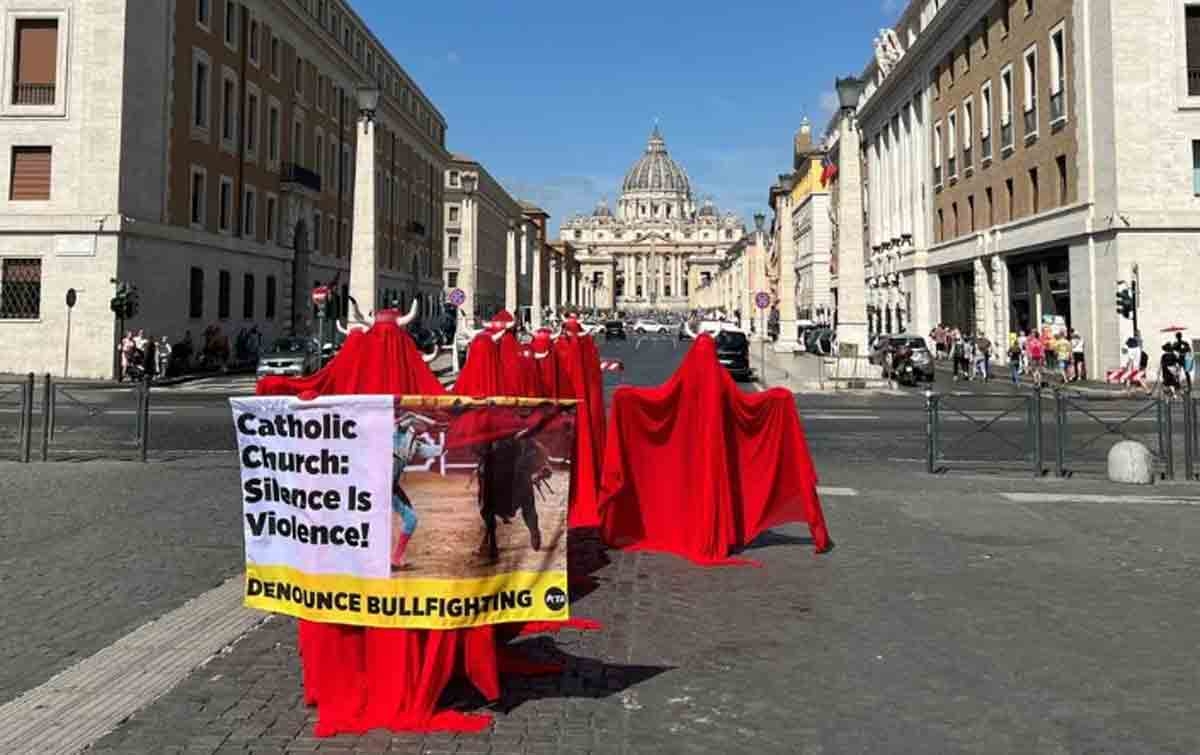 Kelompok Hak-hak Hewan Minta Paus Fransiskus Hentikan Adu Banteng
