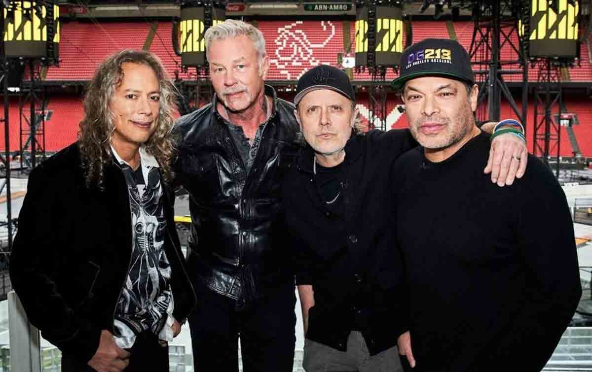 Metallica Bayar Denda Besar Setelah Fans Hancurkan Properti Venue