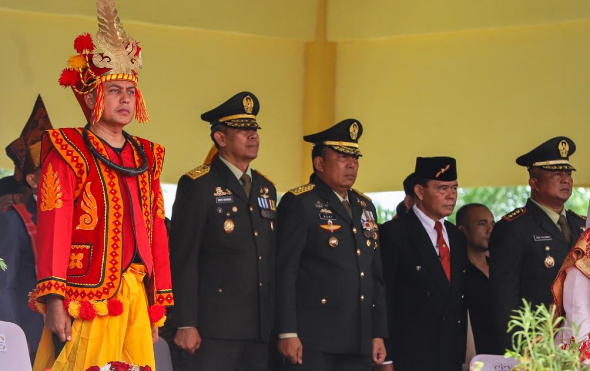 Peringati HUT Kemerdekaan RI ke-78, Ijeck Kenakan Baju Adat Nias Selatan