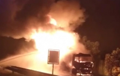 Mobil Pengangkut BBM Pertamina Terbakar di Tol Belmera