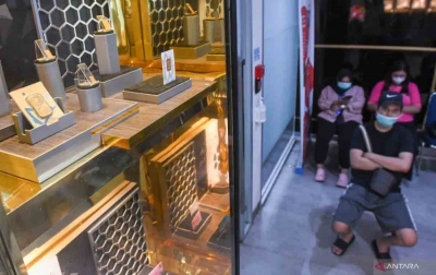 Harga Emas Antam Naik Rp 2.000 Menjadi Rp 1.069.000