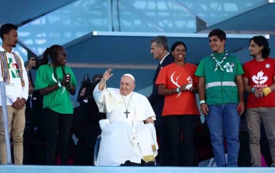 Paus Fransiskus Peringatkan Anak Muda Katolik Tentang Jerat Media Sosial
