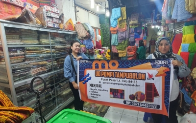 Pedagang Ulos Pusat Pasar Didorong Transaksi Nontunai