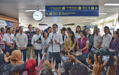 Jokowi Kembali Cek LRT Jabodebek, Beroperasi Akhir Agustus 2023