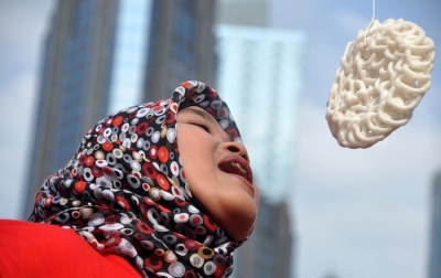 Cerita Sedih di Balik Populernya Lomba Makan Kerupuk di Perayaan HUT Kemerdekaan
