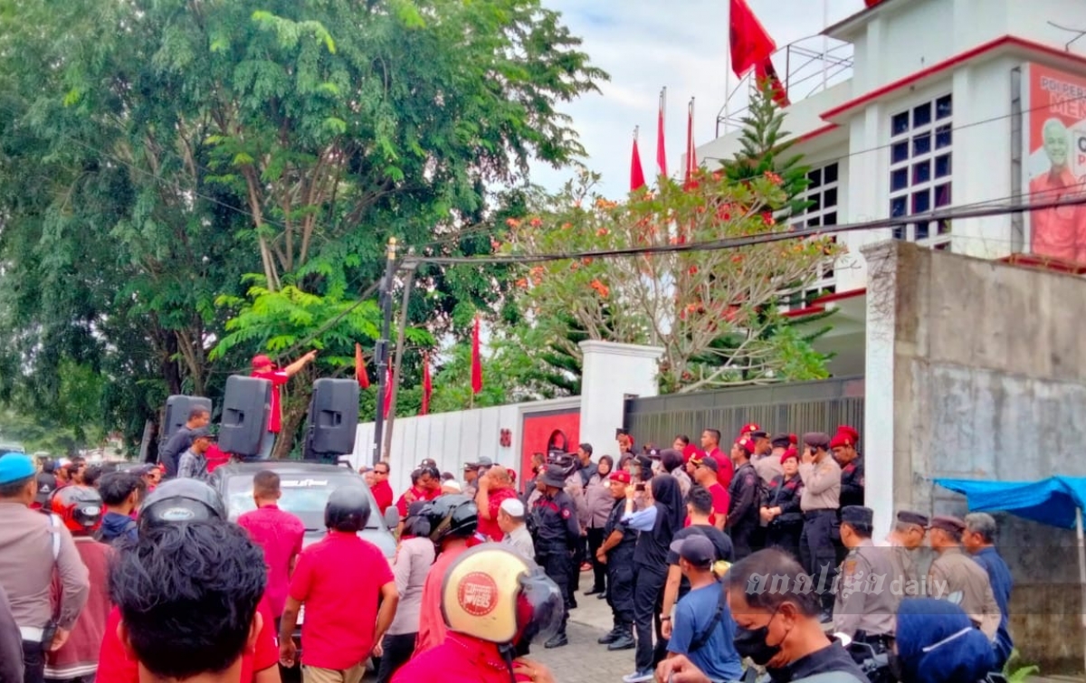 Ratusan Kader PDIP Sumut Demo, Desak Rapidin Selesaikan Isu Korupsi yang Libatkan Namanya