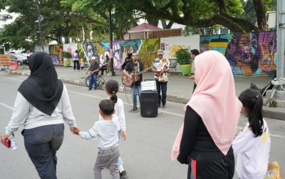 CFD Medan Jadi Wadah Bagi Musisi Jalanan Berkreasi
